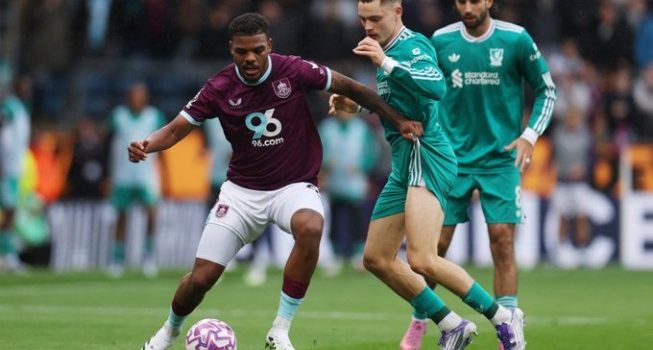 صلاح يقود ليفربول لفوز مثير على بيرنلي