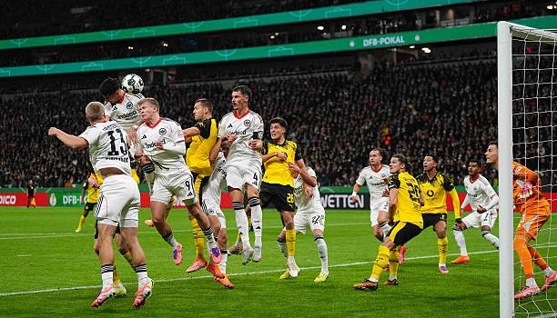 فرانكفورت يطالب بتطبيق تقنية الفيديو في الأدوار الأولى من كأس ألمانيا