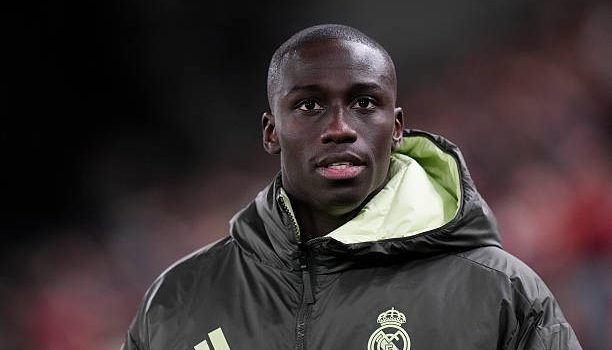 أتلتيكو مدريد يستهدف التعاقد مع مدافع ريال مدريد