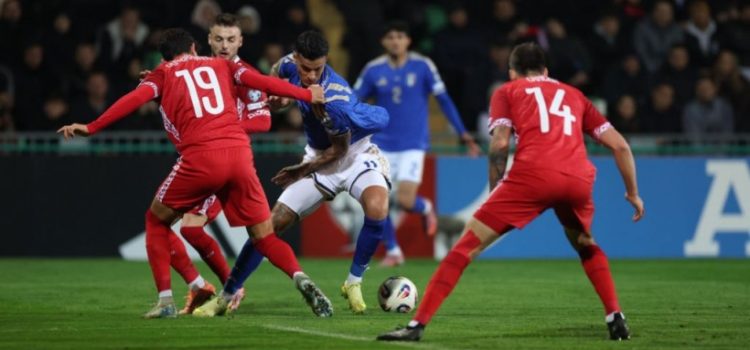 إيطاليا تحقق فوزاً قاتلاً على مولدوفا في تصفيات كأس العالم