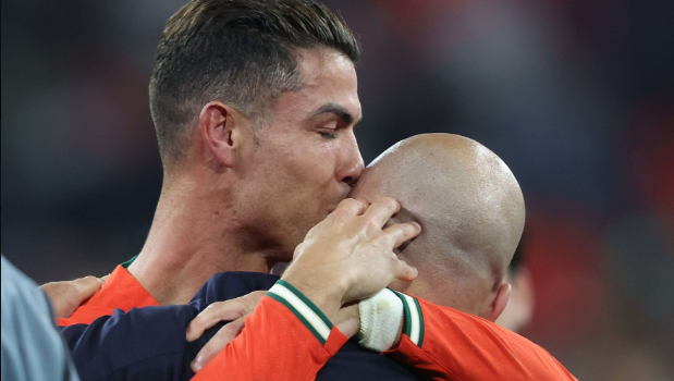 تناقض واضح .. مدرب البرتغال يتجاهل حديث رونالدو