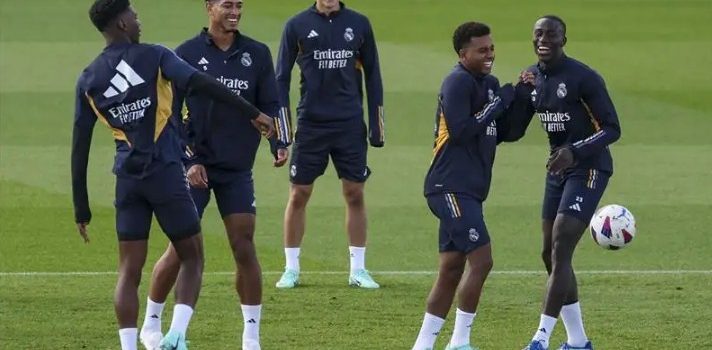 ريال مدريد يحسم موقفه من رحيل ثلاثي الفريق