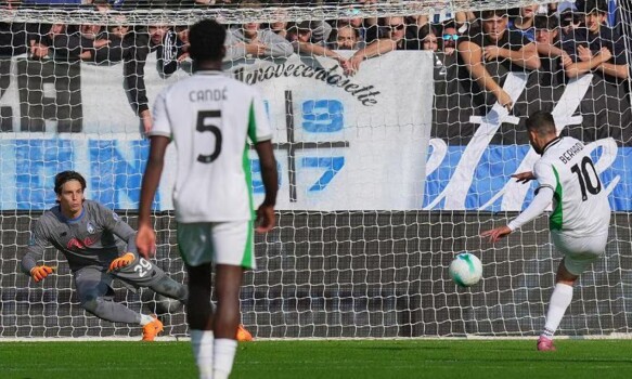 ساسوولو يسقط اتالانتا بثلاثية في عقر داره