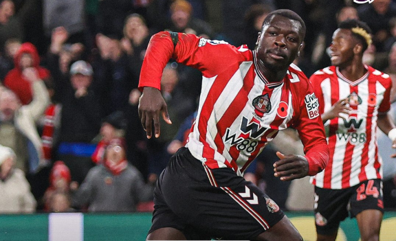 سندرلاند يخترق حصون آرسنال بتعادل مثير