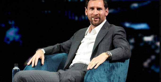 ميسي يرد على رونالدو .. كأس العالم أكبر إنجاز يمكن تحقيقه