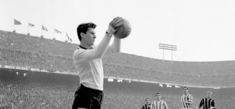 ميلان ينعى الحارس الدولي الإيطالي السابق لورينزو بوفون