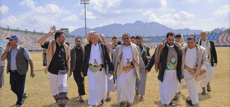 نائب وزير الشباب ومحافظ إب يدشِّنان أعمال تعشيب ملعب الكبسي