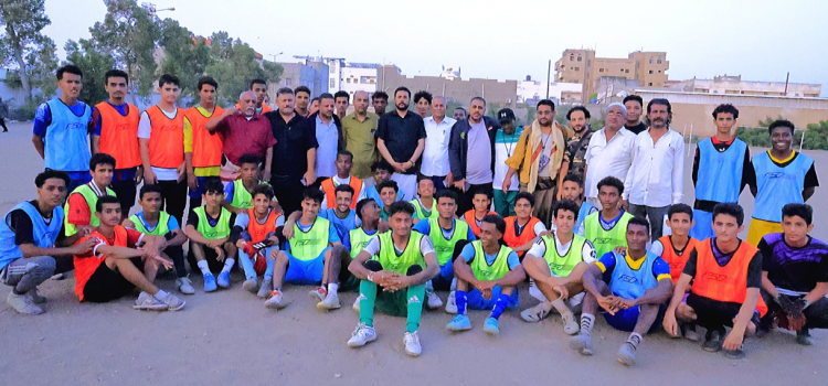 نائب وزير الشباب يتفقد نادي شباب الجيل ويعقد اجتماعًا مع إدارتي الهلال والجيل