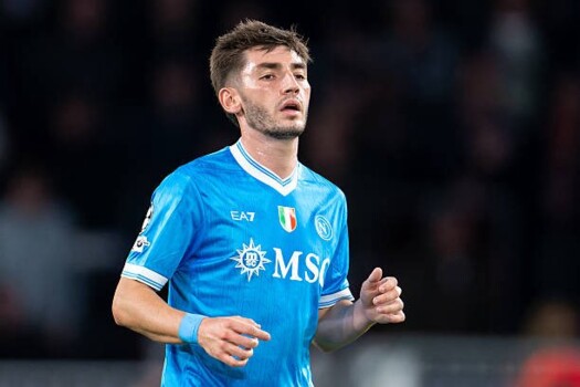 نابولي يعلن عن خضوع لاعبه لعملية جراحية