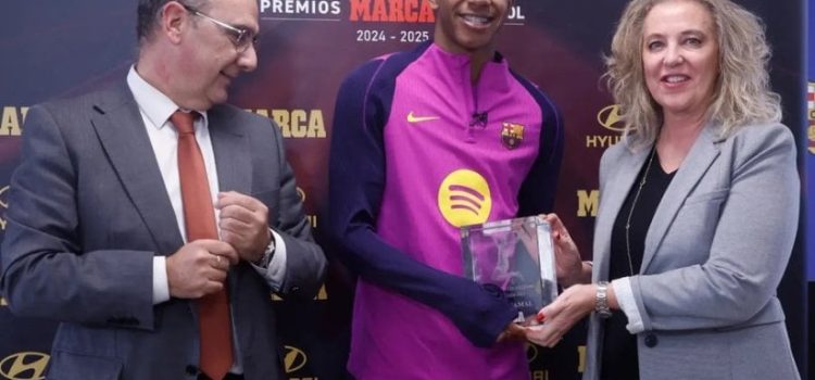 يامال بعد فوزه بجائزة دي ستيفانو: أريد تحقيق كل شيء