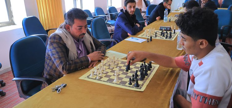 البعداني والحليله .. يشعلان صراع الصدارة في نخبة الشطرنج بصنعاء