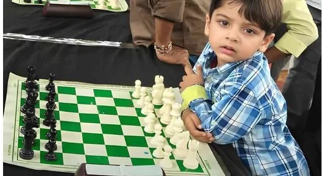 أصغر لاعب شطرنج مصنّف في العالم هندي بعمر 3 سنوات فقط!