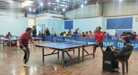 المحاقري وبخه في نهائي البطولة المفتوحة لفردي كرة الطاولة