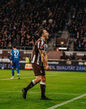 سان باولي يفوز على منافسه المباشر هيدنهيام برغم النقص العددي