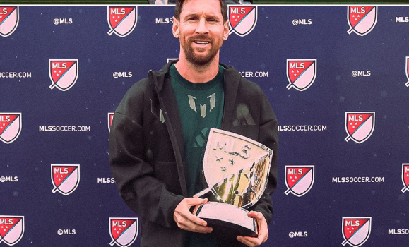 ميسي يتوج بجائزة أفضل لاعب في الدوري الأمريكي للمرة الثانية