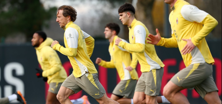 ميلان يحسم صفقة لاتينية .. ويستعد لضربة ثلاثية في يناير