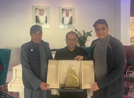 الاتحاد الكويتي لكرة اليد يكرم أمين المدعي بـ “درع الكويت” تقديراً لجهوده