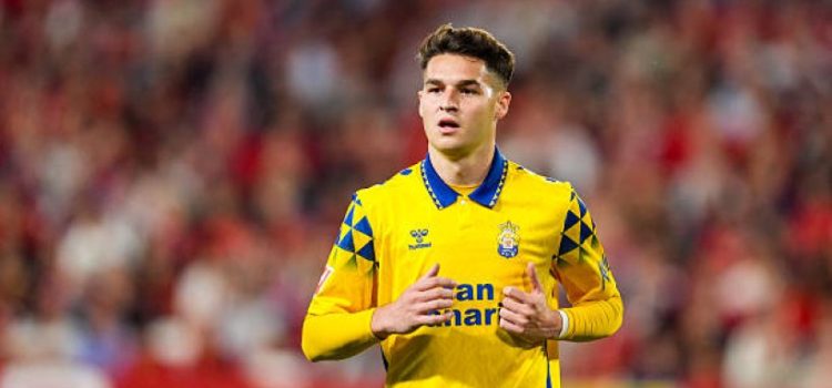 برشلونة يترقب تطورات مستقبل مدافع لاس بالماس