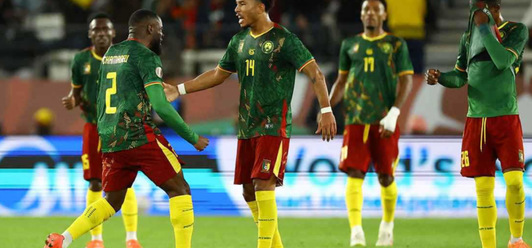 جماهير الكاميرون تستفز المغرب بهتاف “كأس العرب”