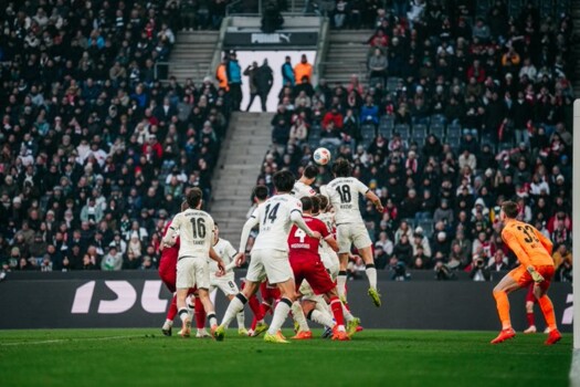 شتوتغارت يضرب مونشنغلادباخ بثلاثية كاملة