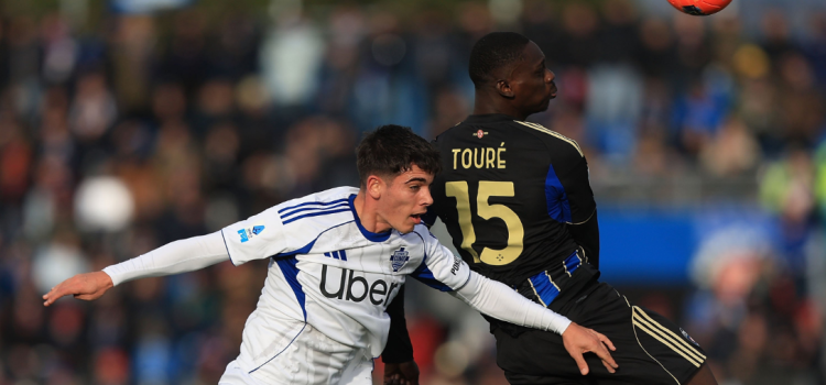 كومو يعمق جراح بيزا بثلاثية نظيفة في الكالتشيو