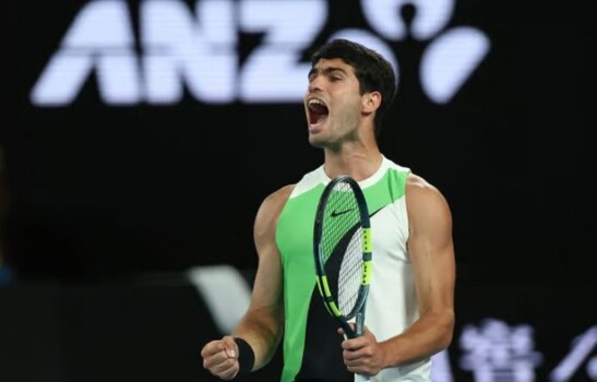 الكاراز يهزم ديوكوفيتش ويتوج بلقب استراليا المفتوحة