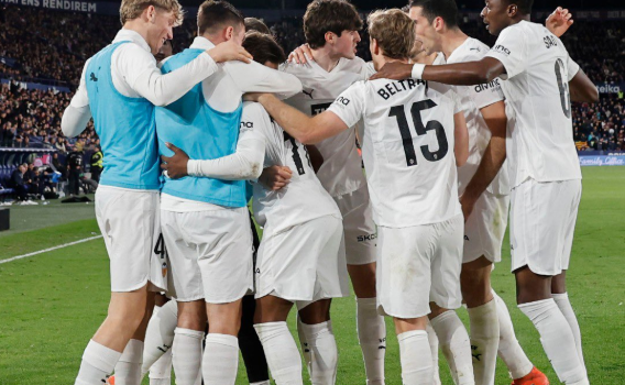 فالنسيا يهزم ليفانتي بثنائية ويخرج من منطقة الهبوط