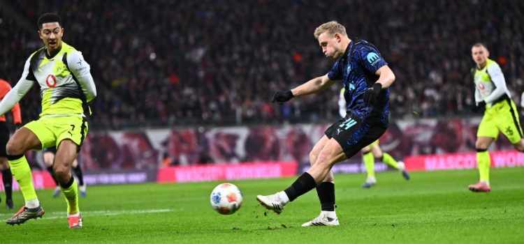 لايبزيغ يتفوق على دورتموند ويقدم هدية لبايرن ميونيخ