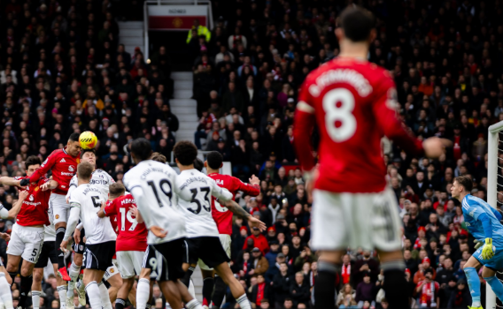 مانشستر يونايتد يحقق انتصارا جديدا امام فولهام وخسارة استون فيلا