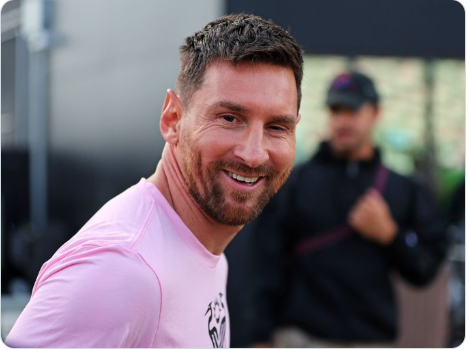 ميسي يرتدي ثوب مبابي القديم في انتخابات برشلونة