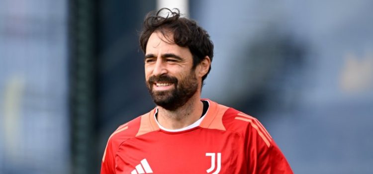 يوفنتوس يجدد عقد كارلو بينسوليو حتى 2027