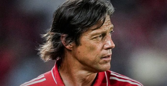 اشبيلية يُقيل مدربه الميدا بعد تراجع النتائج