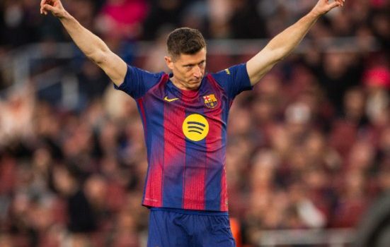 رسميًا… برشلونة يعلن إصابة ليفاندوفسكي