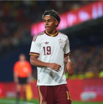 لامين يامال يقلق برشلونة بعد إصابة رافينيا