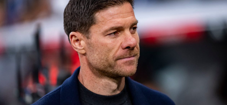 ألونسو يستعد للعودة لمقاعد التدريب من بوابة البريميرليج