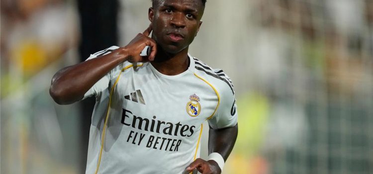 فينيسيوس يعلق على مستقبله مع ريال مدريد