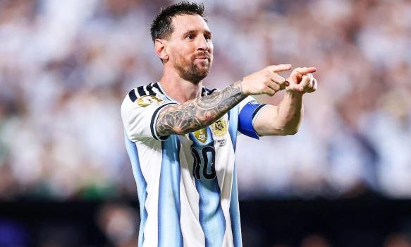 الاتحاد الجزائري يرفع شكوى رسمية للفيفا .. التحكيم يحمي ميسي