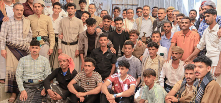 نائب وزير الشباب ومحافظ سقطرى يلتقيان بعثة نادي ردفان بصنعاء