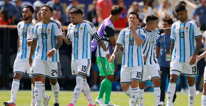أول لاعب أرجنتيني يعلن رسميا الاعتزال دوليا بعد خسارة كأس العالم