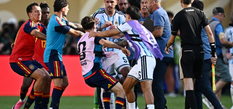 إعلان رسمي .. الاتحاد الدولي لكرة القدم يعدل عقوبات لاعبي الأرجنتين