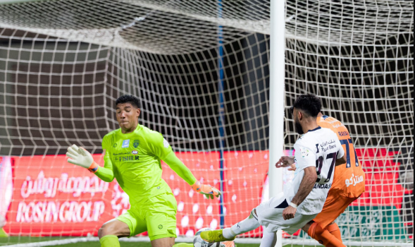 الهلال يواصل صحوته بثلاثية امام الفيحاء في دوري روشن