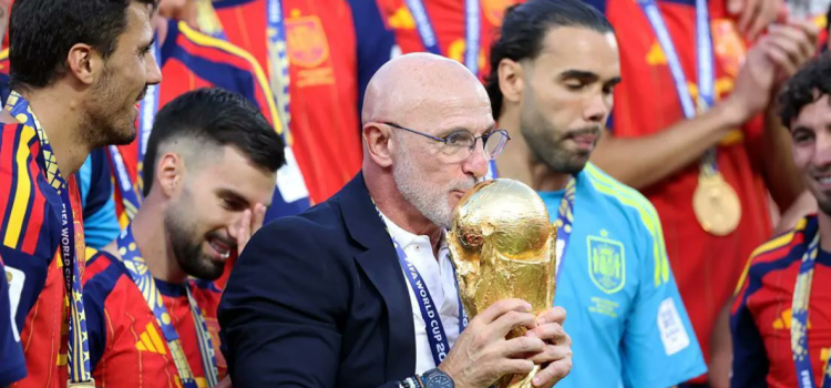 الاتحاد الإسباني يعلن قراراً رسمياً بشأن المدرب لويس دي لا فوينتي