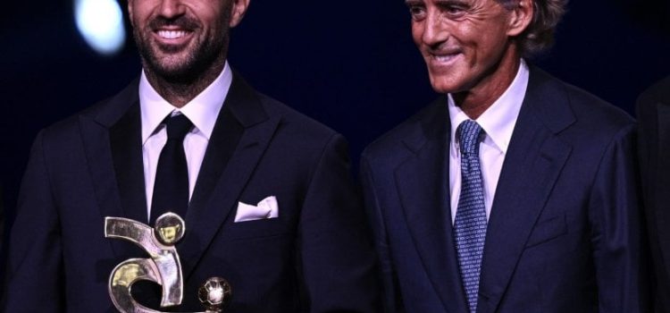 رسميًا.. سيسك فابريغاس مدرب الموسم في الدوري الإيطالي