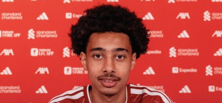 ليفربول يضم دجيليان نجيسان ويعيره إلى بريست