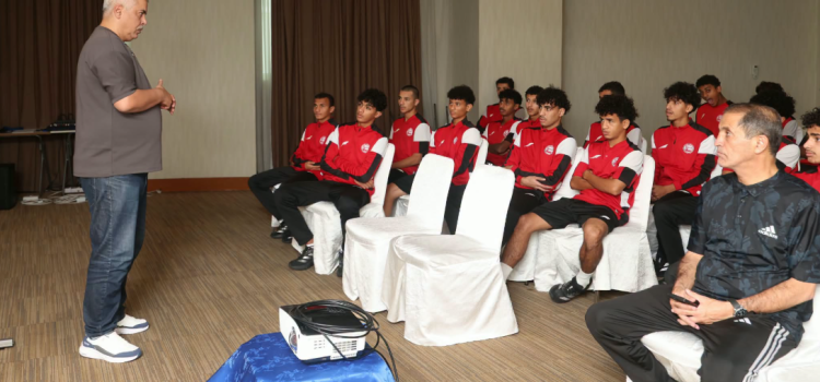 اجتماع فني لمنتخب الناشئين بالدوحة .. والسنباني يحفز اللاعبين قبل مواجهة الكويت