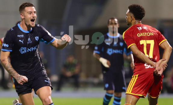 الهلال ينتزع صدارة دوري روشن بثلاثية في قلب القادسية