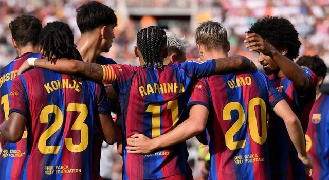 برشلونة يقترب من تجديد عقد 3 نجوم