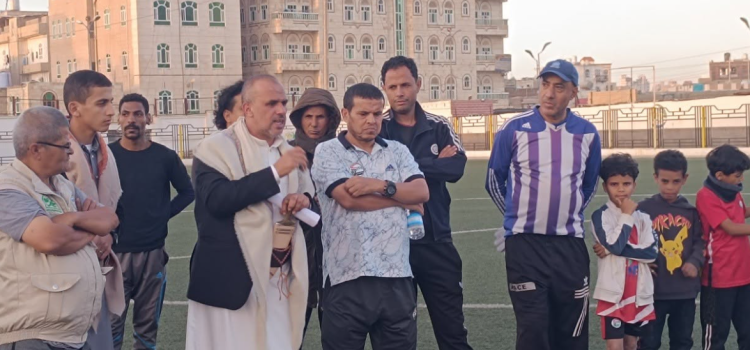 رئيس نادي 22 مايو الرياضي الثقافي الاجتماعي يتفقد تدريبات الفريق الأول