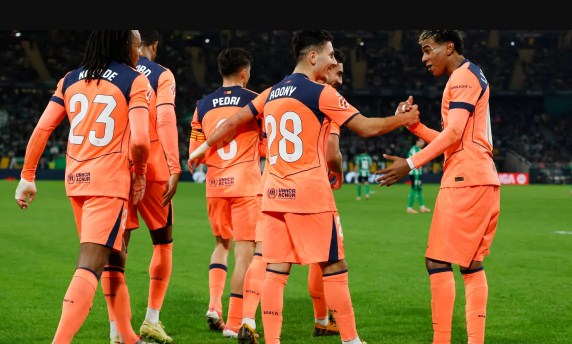 «يويفا» يجبر برشلونة على ارتداء القميص البرتقالي أمام سان جيرمان